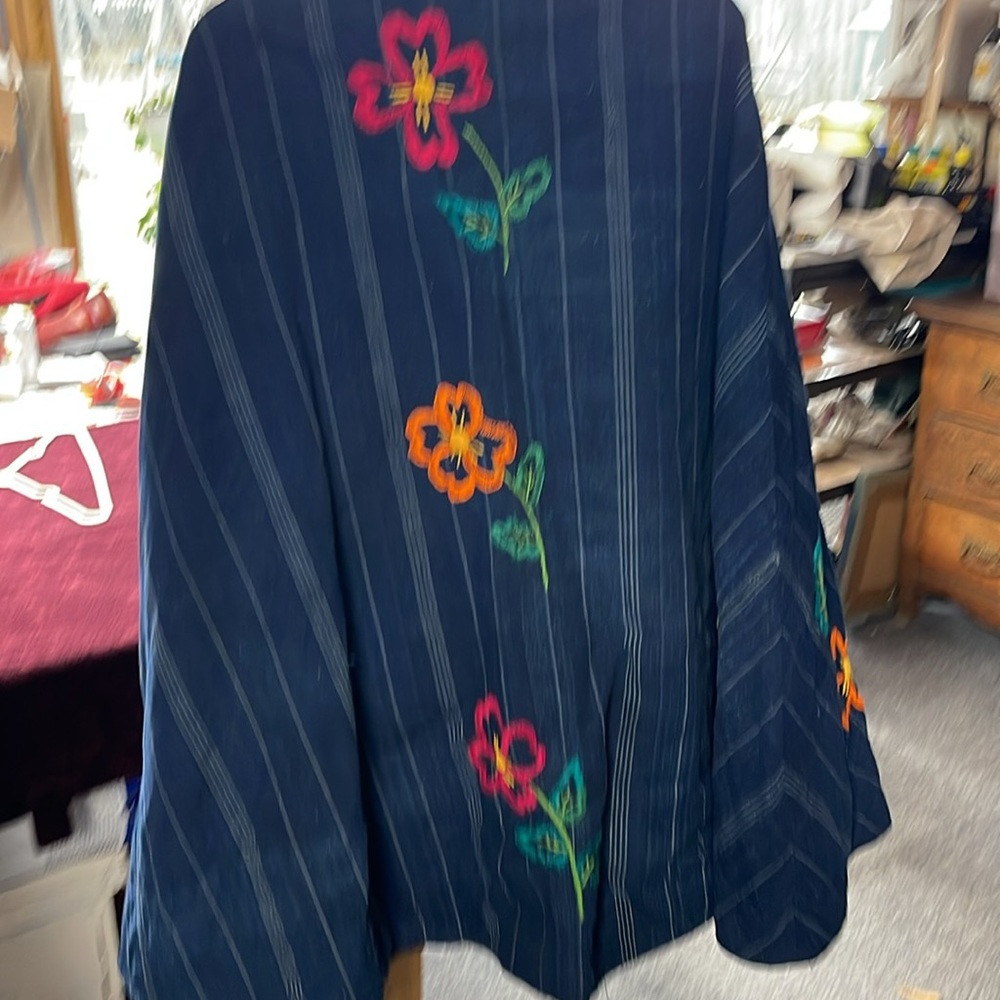 Cape - Picture 2 of 6